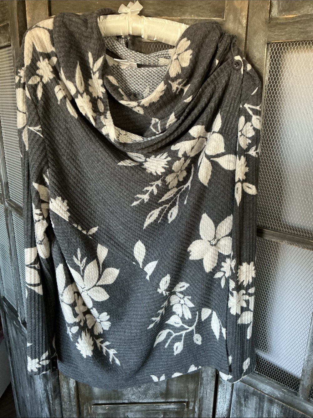 LuLaRoe Allison style sweater